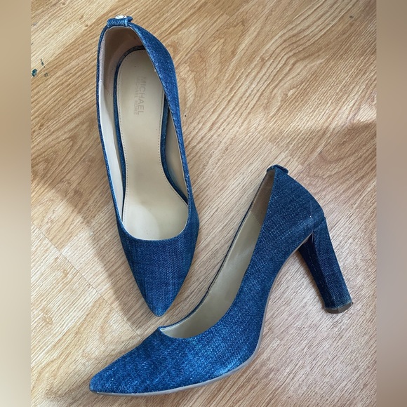 Michael Michael Kors Abbi Flex Pump. - Picture 5 of 11